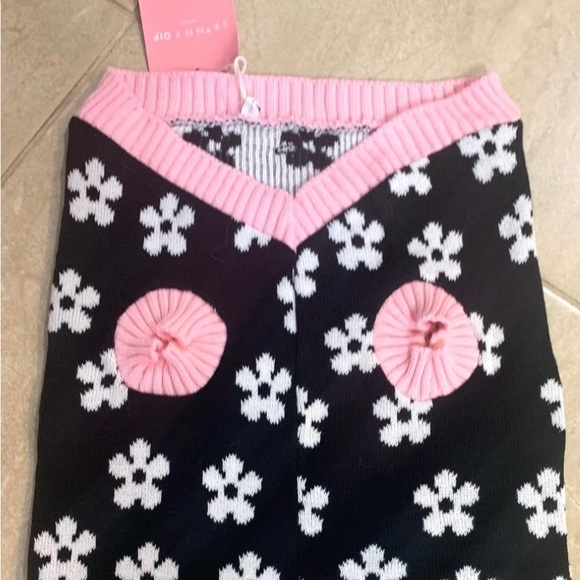 Francesca’s Collections Mable & James Daisy Knit Pet Sweater - Picture 7 of 7